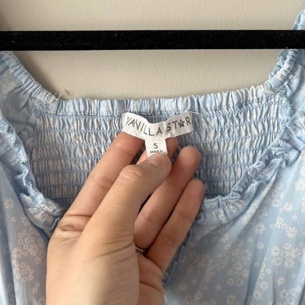 V-neck Ruched Blue Floral Blouse Size Small - Picture 4 of 5